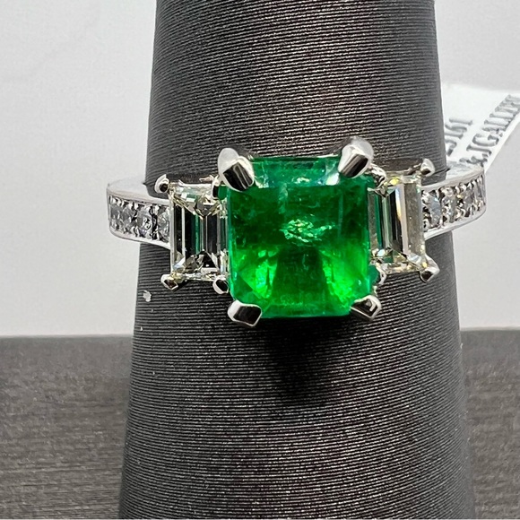 JohnnyN Jewelry - 14k White Gold Diamond & Emerald Ring
